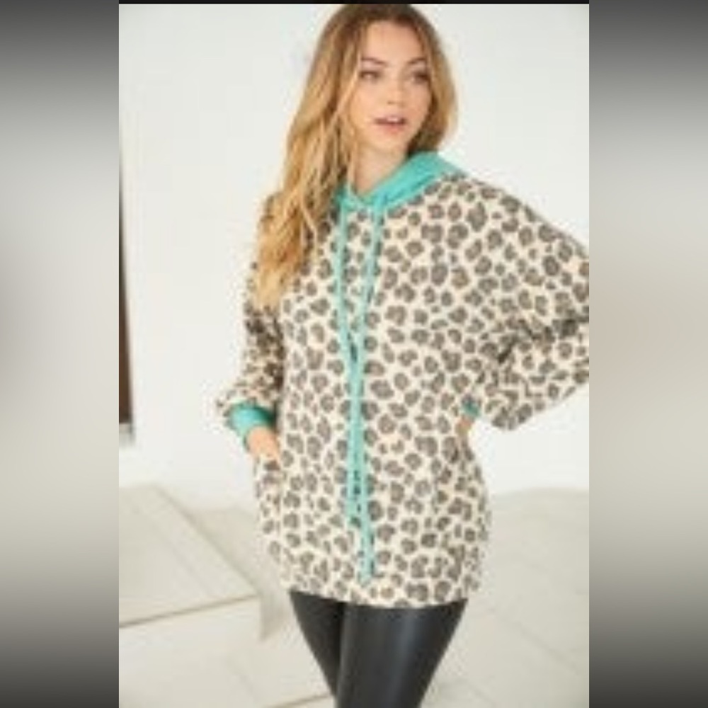 NEW w/out tags Long sleeve leopard print hoodie SZ XL